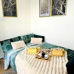 Beautiful Apartment On London Bridge!